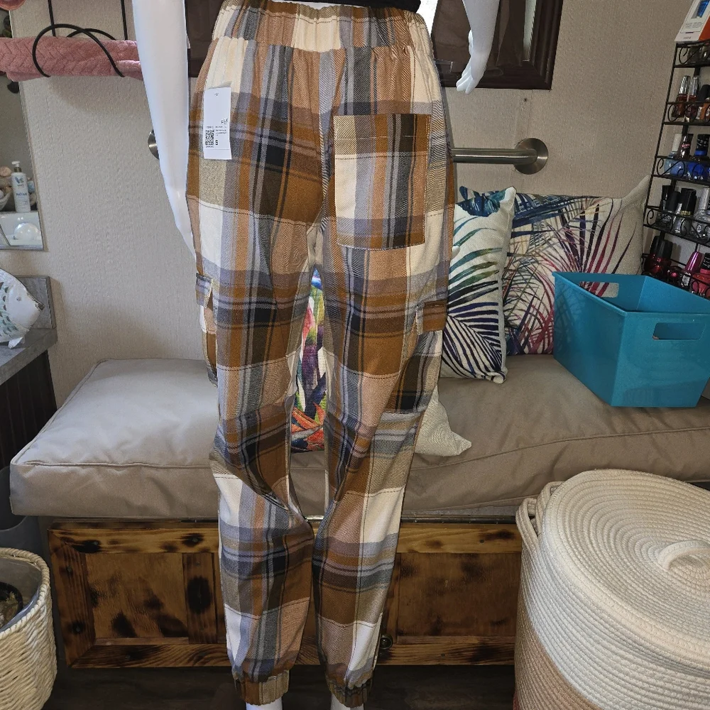 NWT Cargo Jogger Pants - Picture 3 of 7